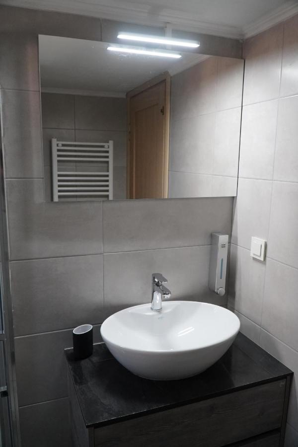 Modern Apartment In Οld Τown テッサロニキ エクステリア 写真